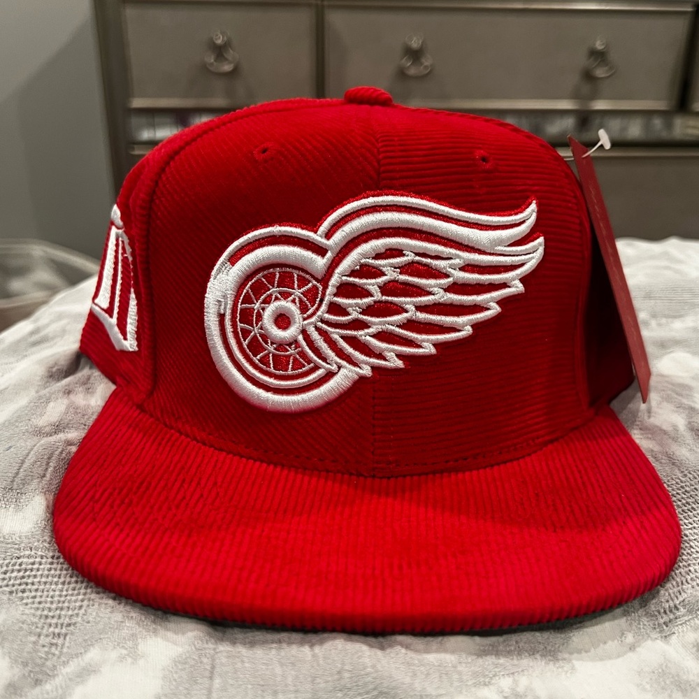 Brand New Detroit Red Wings Mitchell & Ness SnapBack Adjustable Hat Red Color
